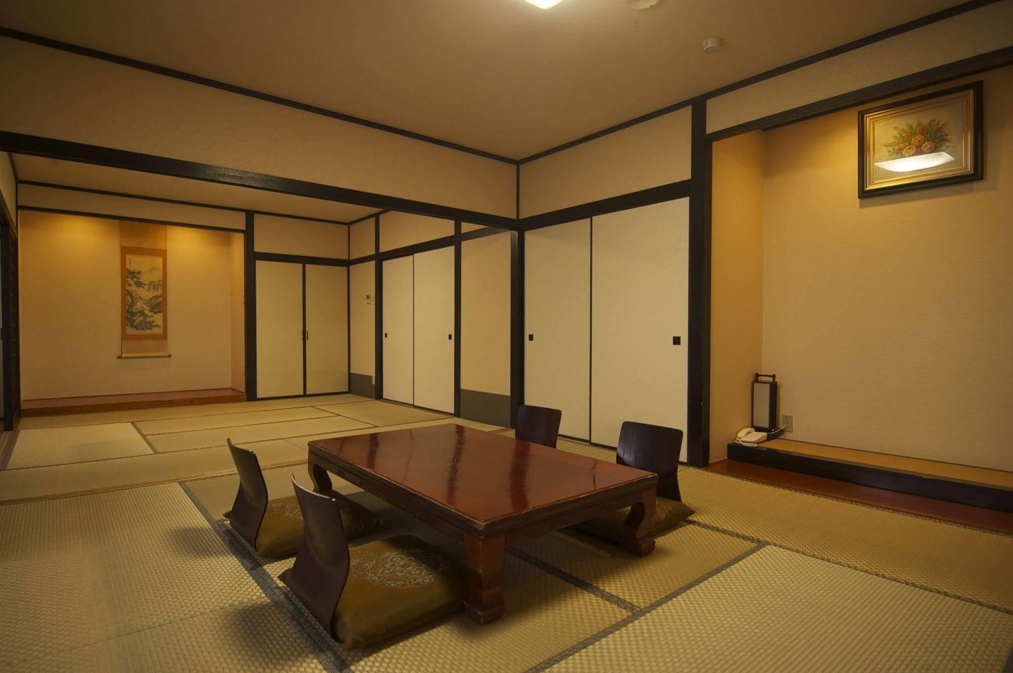 ยูโตเรโล ยามางะ Hotel Yamaga ภายนอก รูปภาพ